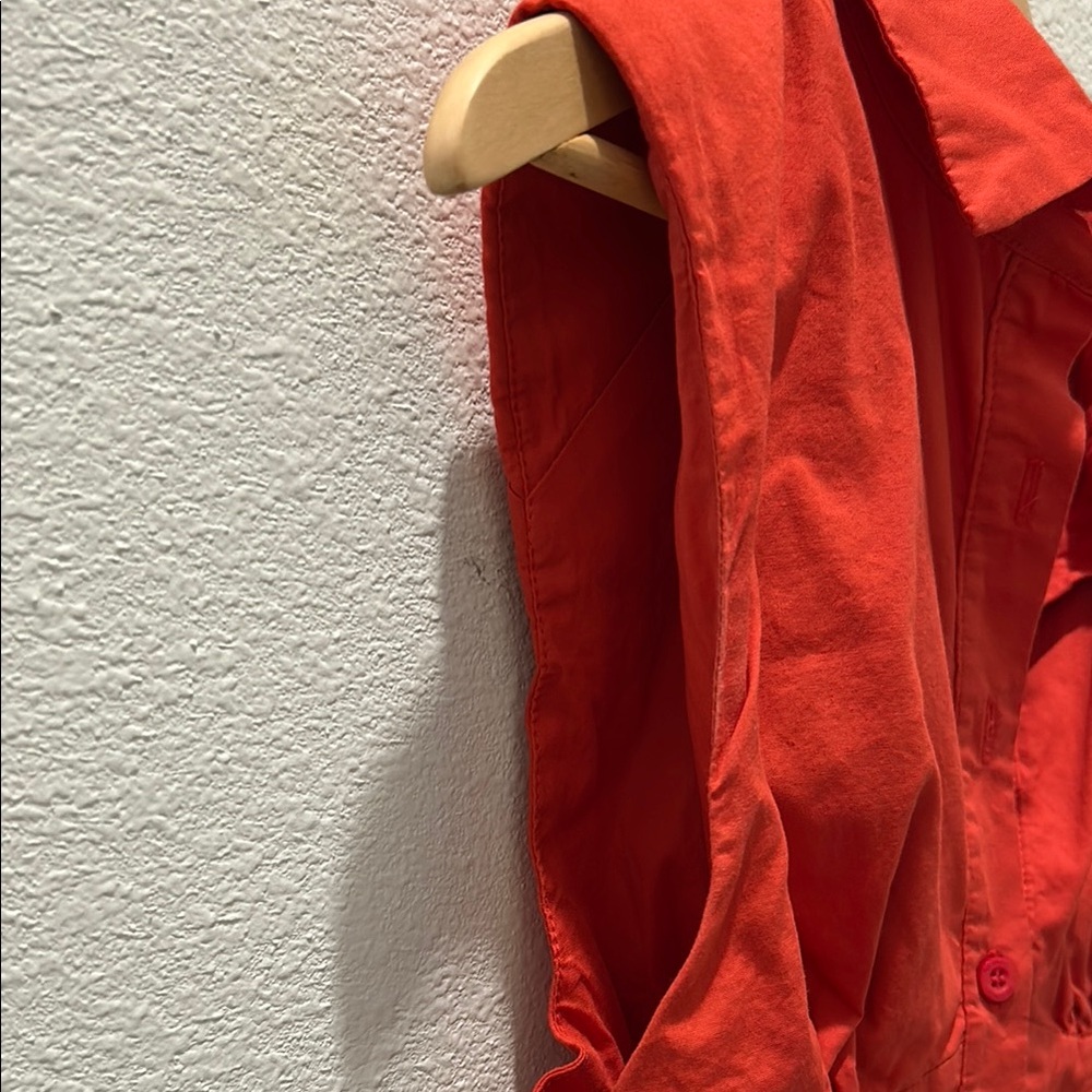 Red Sleeveless Button-Up Top cropped vest - Picture 11 of 13